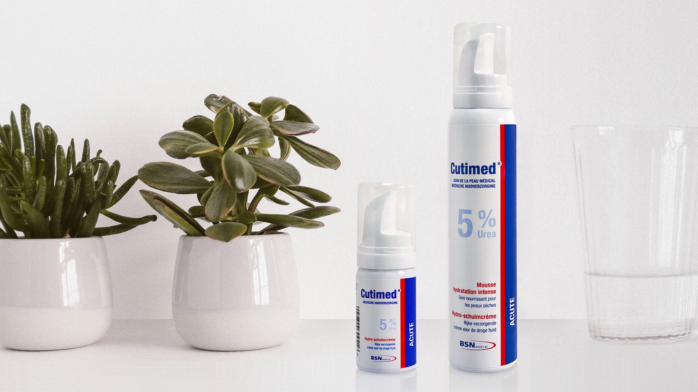 Cutimed® ACUTE 潤膚泡沫慕絲，為需長期穿著壓力衣嘅人士、糖尿病患者嘅脆弱肌膚或醫療保健專業人員提供多功能護膚需要。